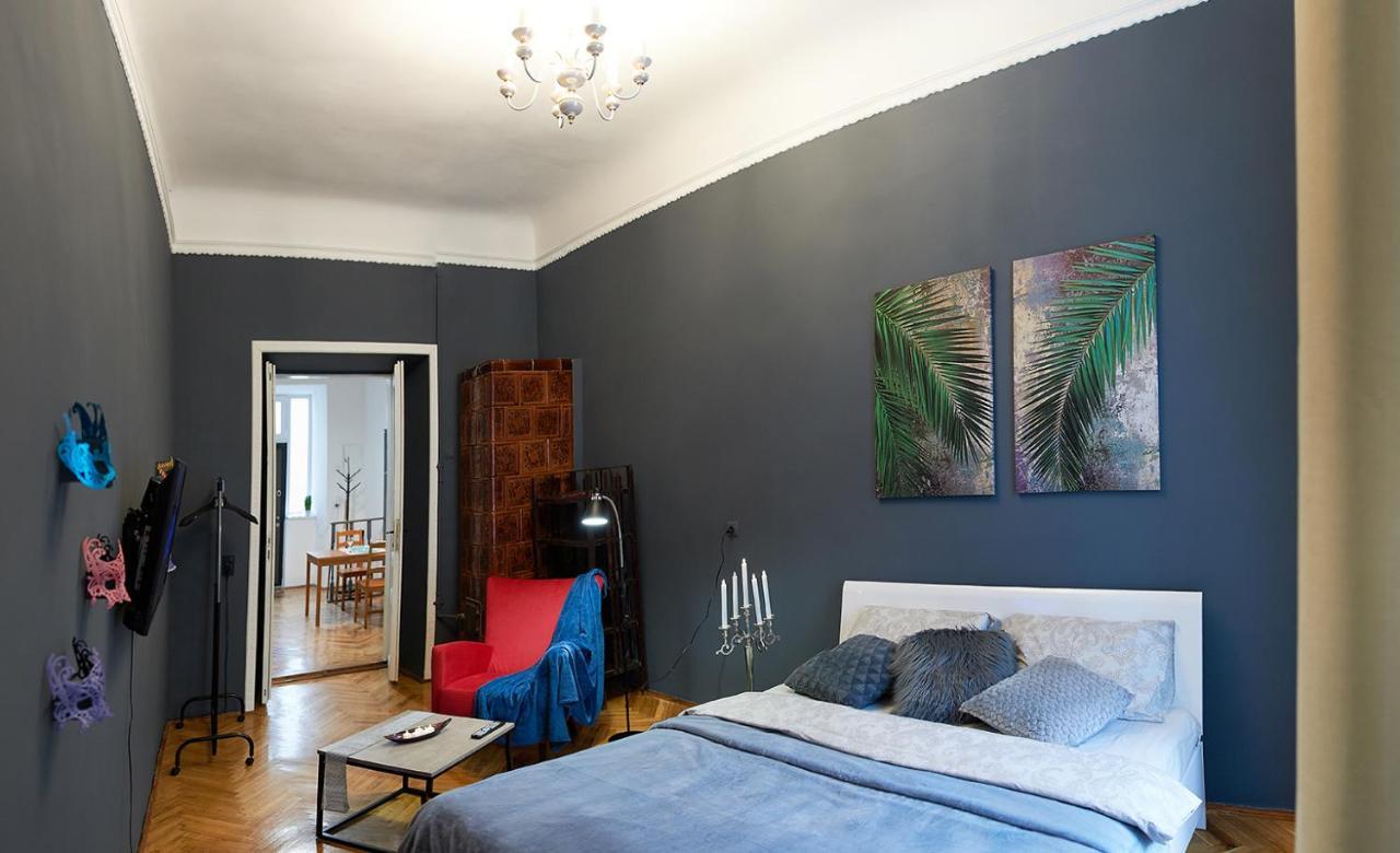 Stylish Apartments In The Center Lviv Extérieur photo