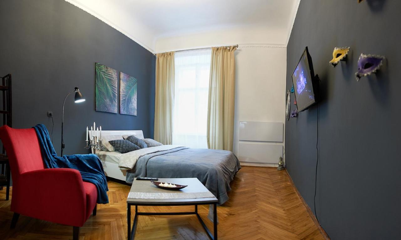 Stylish Apartments In The Center Lviv Extérieur photo