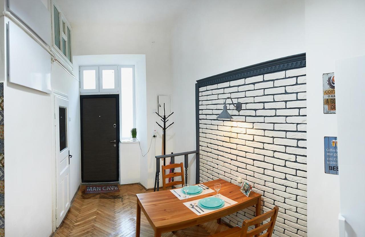Stylish Apartments In The Center Lviv Extérieur photo
