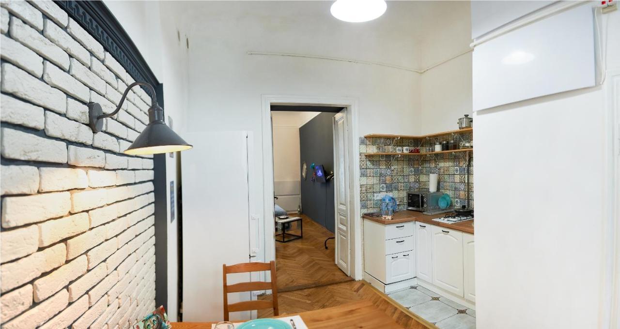 Stylish Apartments In The Center Lviv Extérieur photo